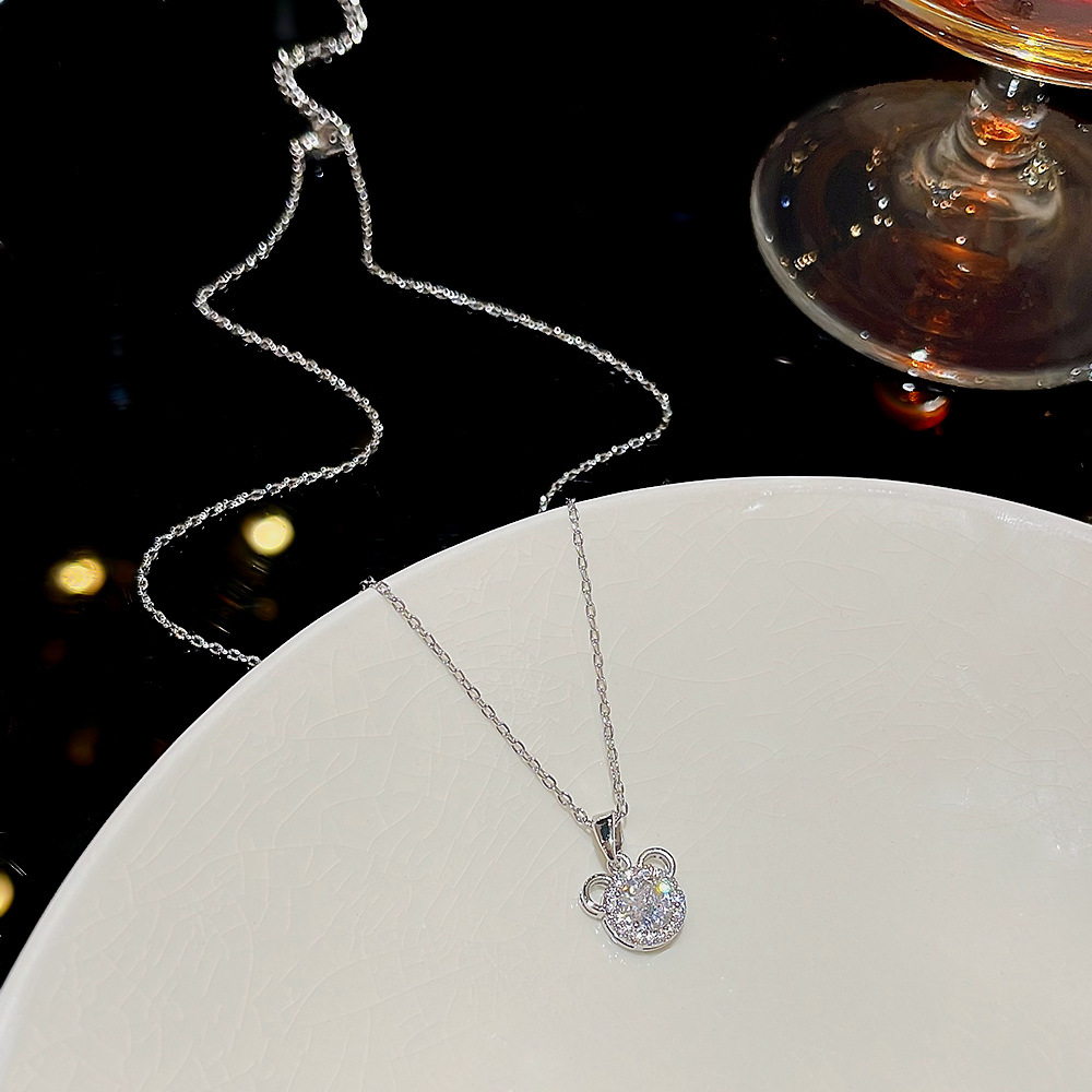 Super Flash Zircon Petal Necklace with a light luxury and niche design sense collarbone chain 2024 new style bestseller necklace accessory wholesale Application Scenario