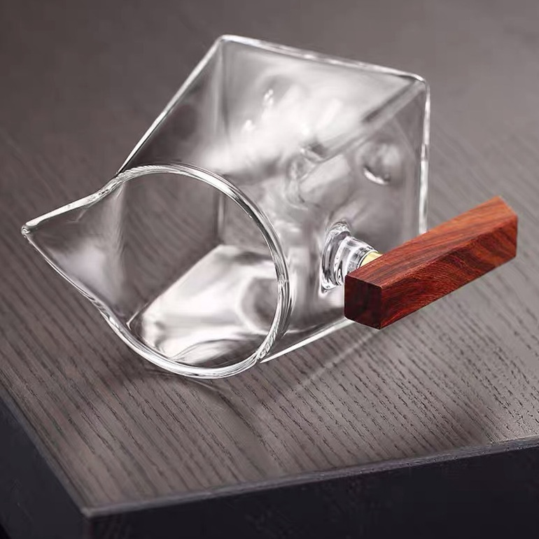 Manufacturer's in-stock glass tea sea solid wood handle high borosilicate glass mountain view fair cup, Square Snow Mountain tea sea glass cup Specification drawing
