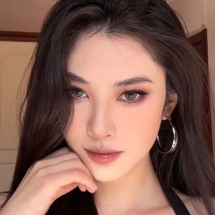 The large plain ring earrings are a new bestseller for women in 2025, exuding a light luxury and high-end feel. The wide circle earrings are exaggerated details Picture