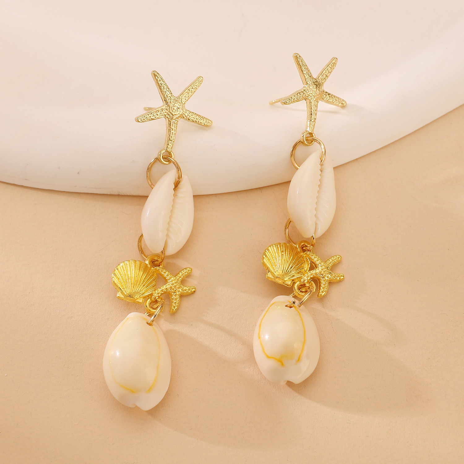 European and American beach vacation style golden conch and starfish pendants, stud earrings, earrings, women's cross-border export earrings wholesale Application Scenario