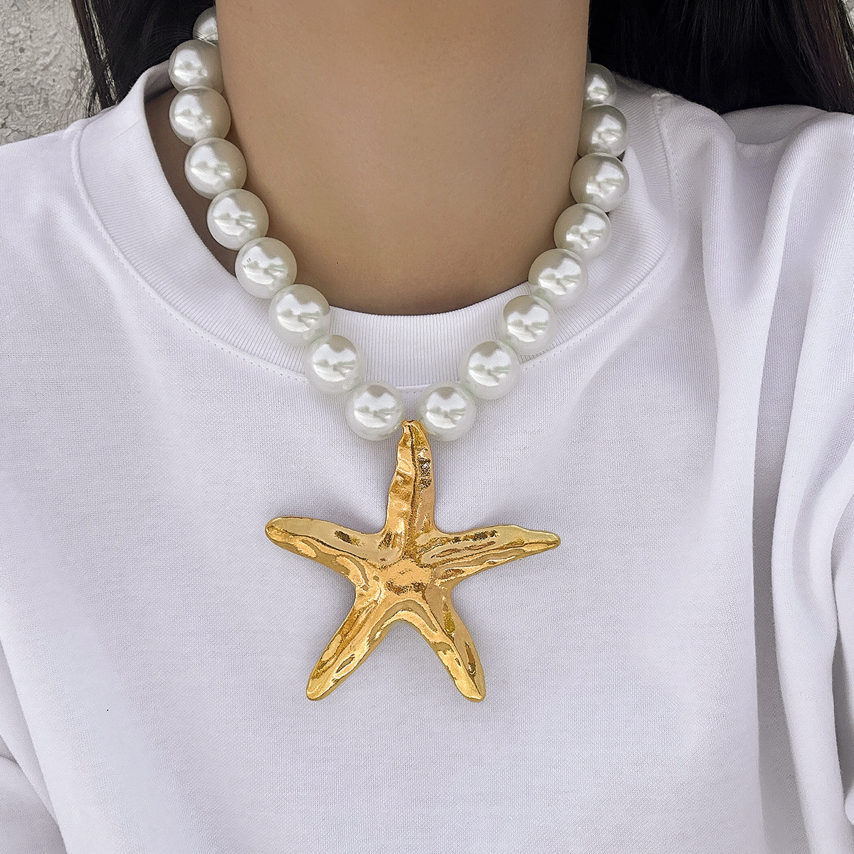 European and American ocean-style mermaid conch large pendant necklace women 's cross-border wholesale imitation pearl necklace starfish necklace Application Scenario