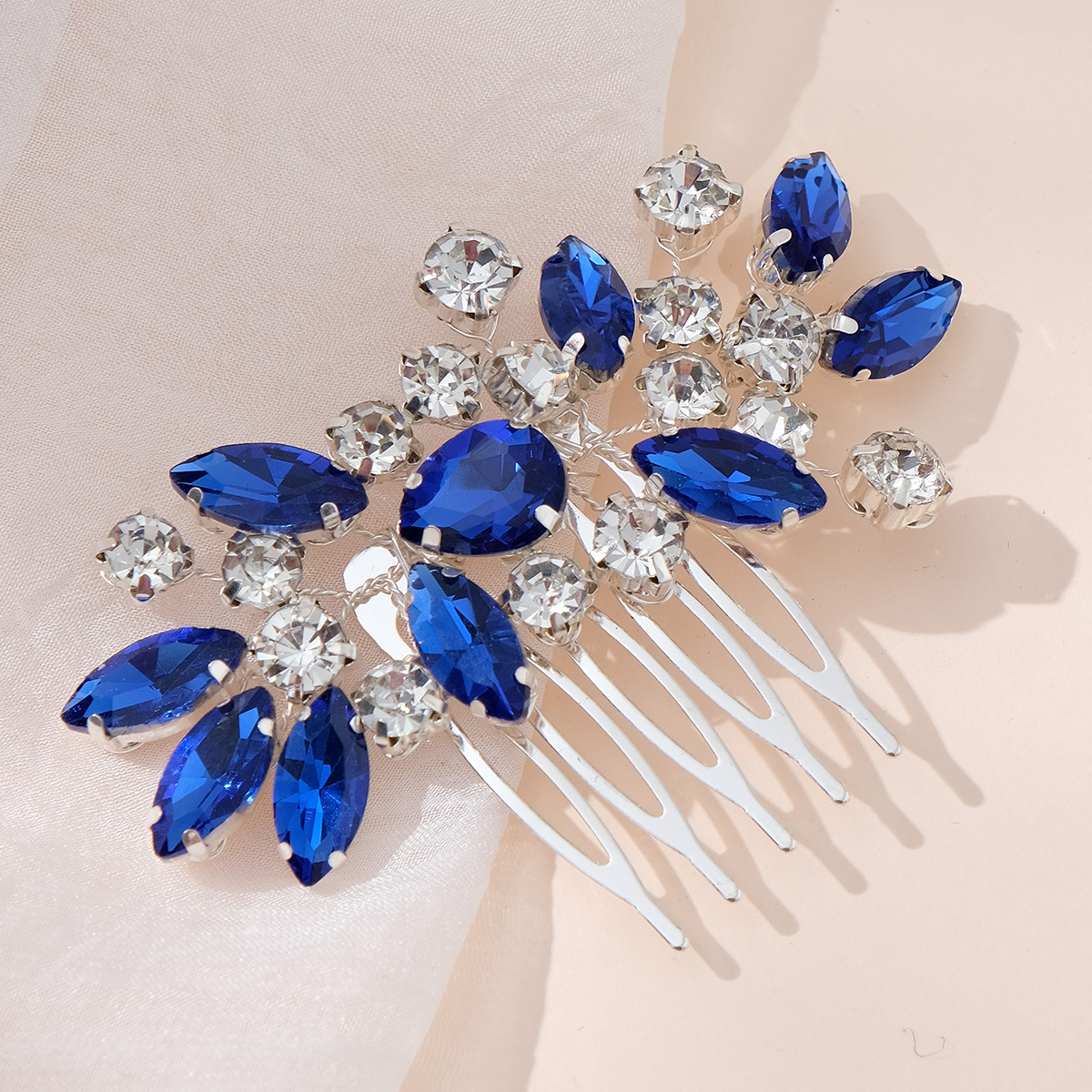 European and American cross-border accessories, water diamond hair combs, wedding banquet updo, crystal hair accessories, retro and versatile, handcrafted bridal combs Specification drawing