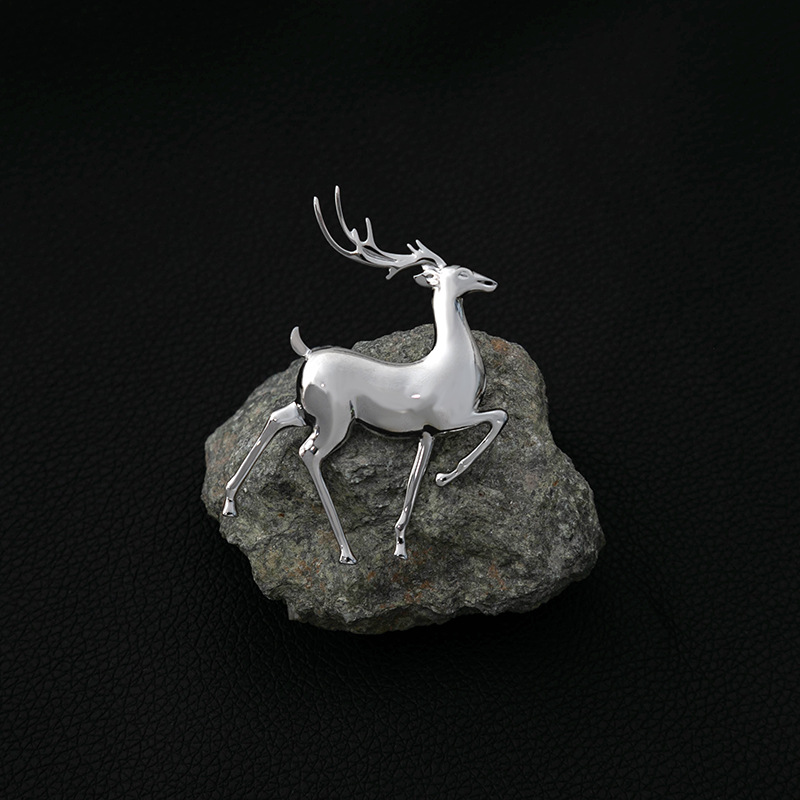 Light luxury and high-end golden deer brooch, niche suit accessory pin, creative and personalized metal brooch wholesale Specification drawing