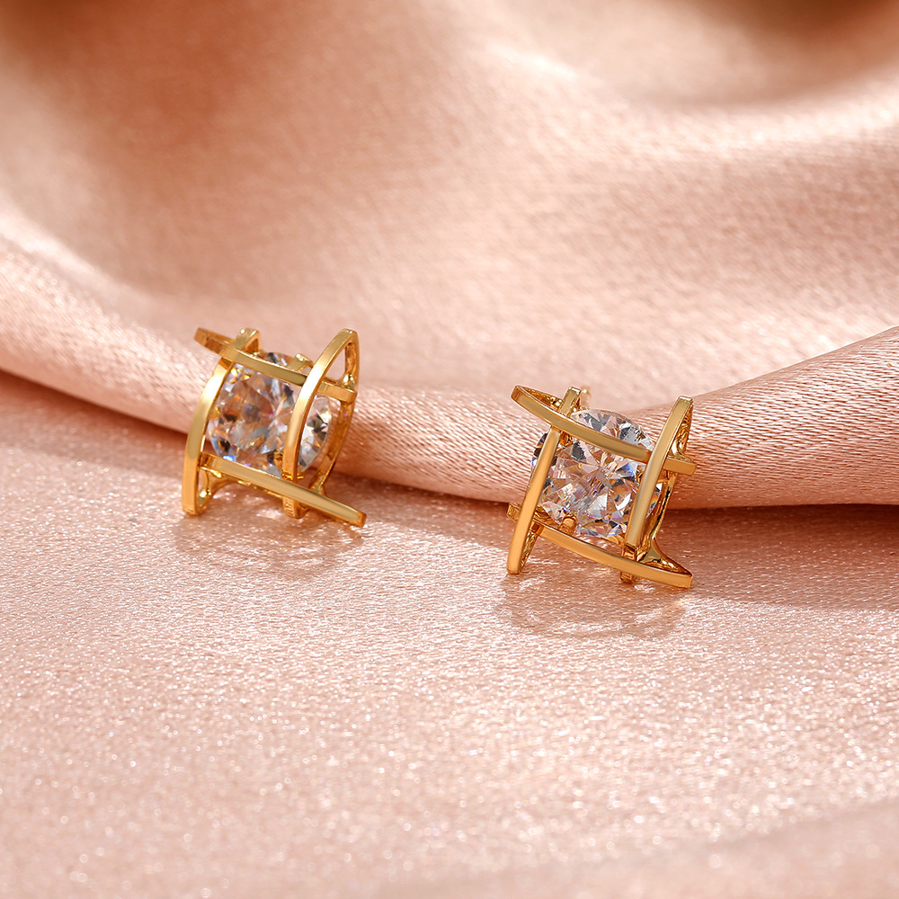 New Zircon geometric stud earrings for cross-border trade, simple and niche square earrings from Japan and South Korea, fashionable and versatile earrings for women Application Scenario