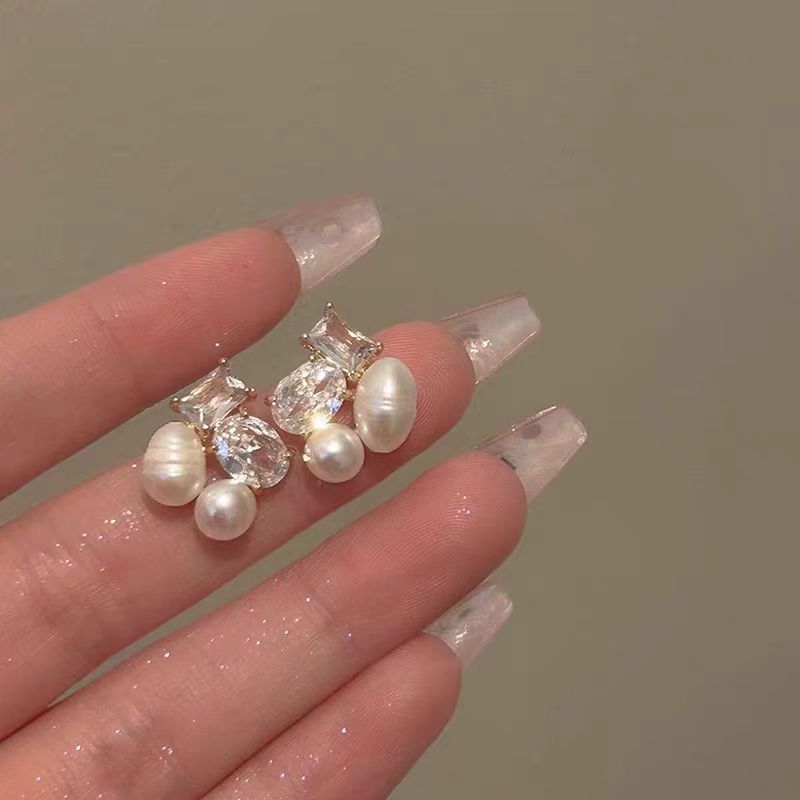 Light luxury and high-end square zircon pearl stud earrings for women, new best-selling and elegant earrings, niche design earrings and earrings details Picture