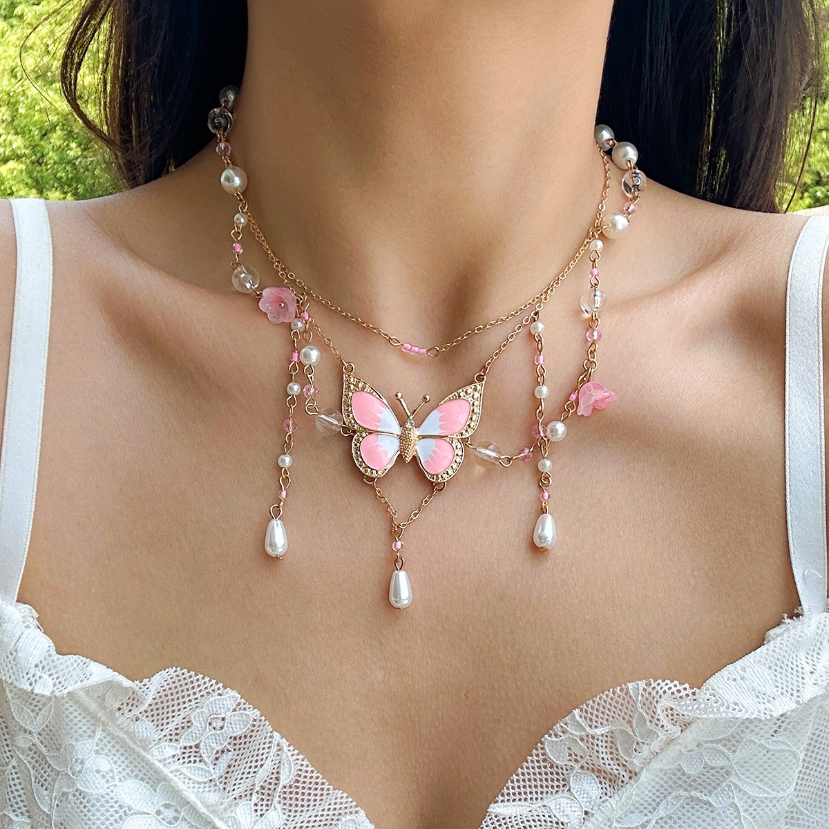 A cross-border jewelry necklace from Europe and America with a unique beaded design, sweet and cool y2k butterfly choker, and a thousand seal style dopamine necklace details Picture