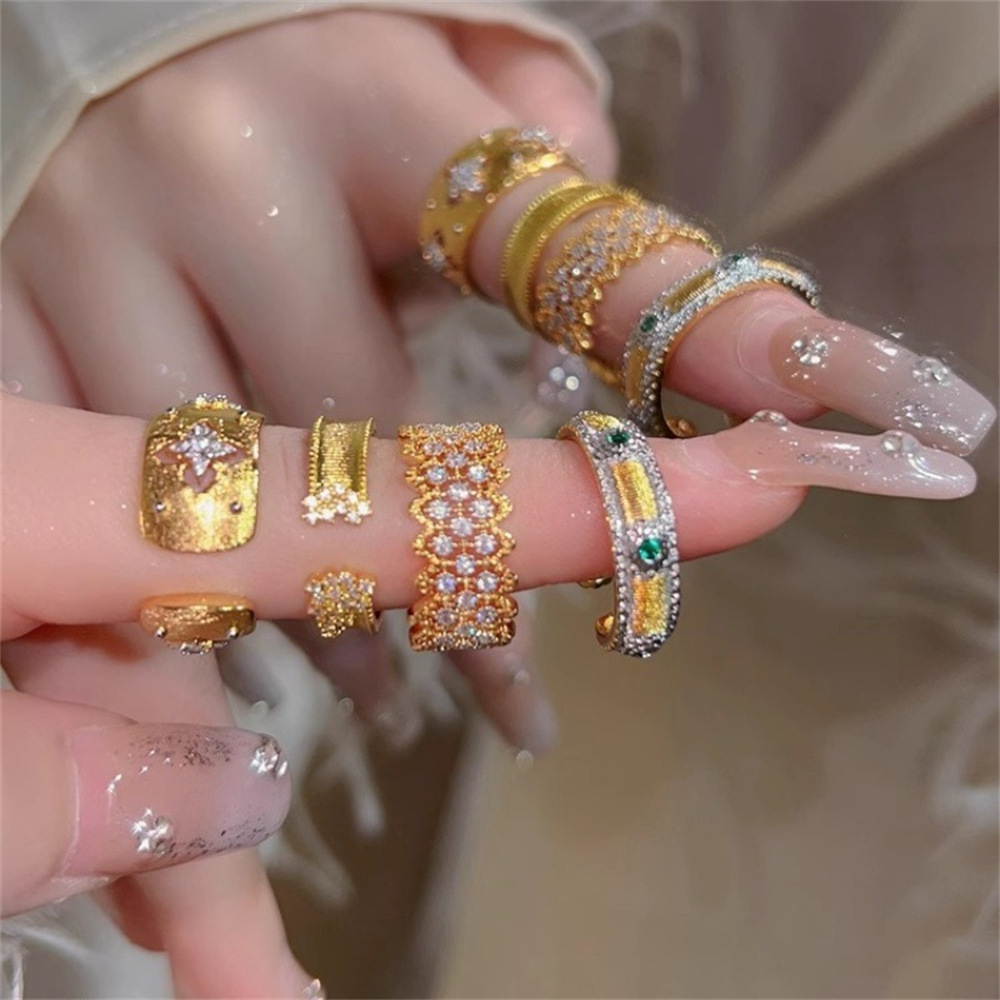 A mid-style retro heavy industry ring for women, an Instagram-style brushed, light luxury, diamond-encrusted, niche and high-end open-top ring bracelet full figure