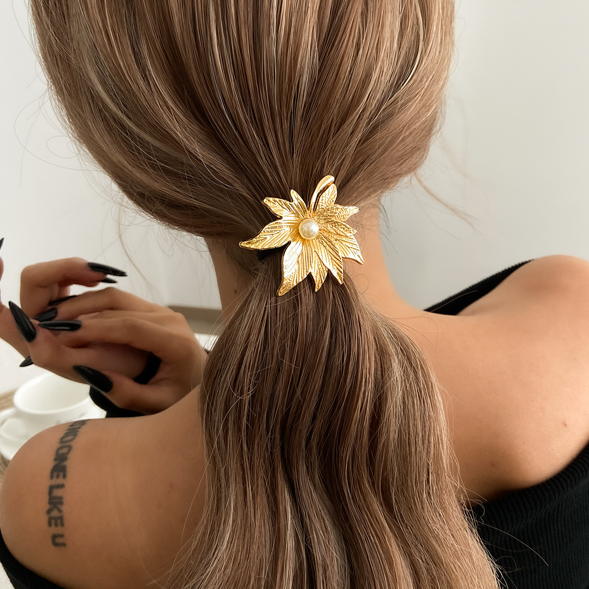 European and American cross-border accessories, fashionable, light luxury and versatile ponytail hair accessories, irregular geometric and niche design hair ties Application Scenario