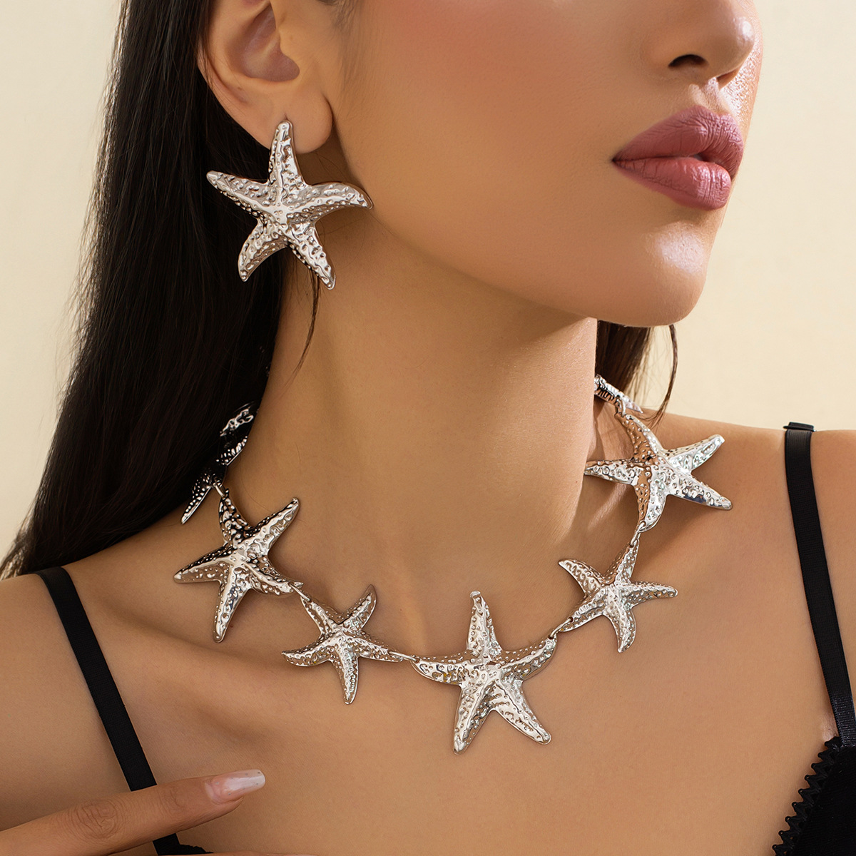 European and American cross-border jewelry, fashionable metallic starfish pendant necklace, hand-stitched five-pointed star collarbone chain set details Picture