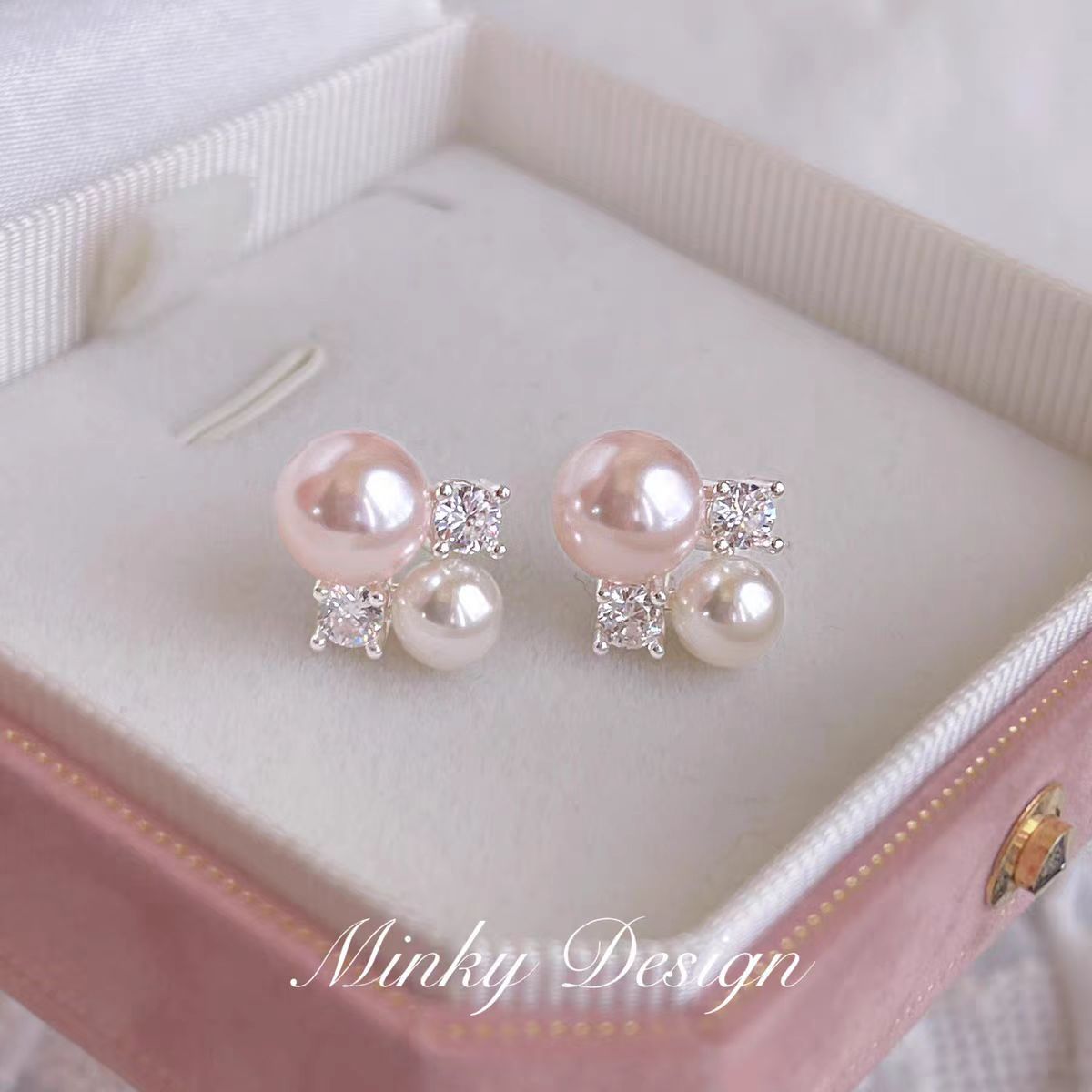 Pink bubbles ~ French retro gentle color-blocking pearl stud earrings, ins niche, elegant and high-end earrings Application Scenario