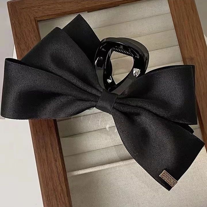 High-end black bow clip, back of the head, coiled hair, large volume, shark clip, popular hair accessory Application Scenario