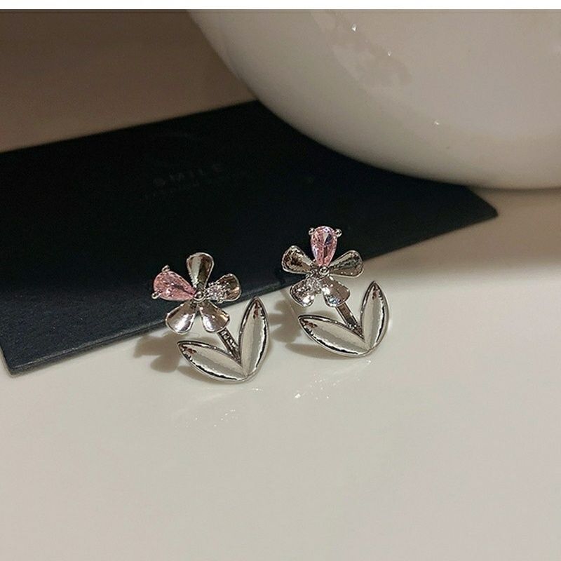 s925 Sweet and Cool Style Zircon flower stud earrings for women, with a niche design sense, light luxury, small and high-end feel, versatile new earrings Specification drawing