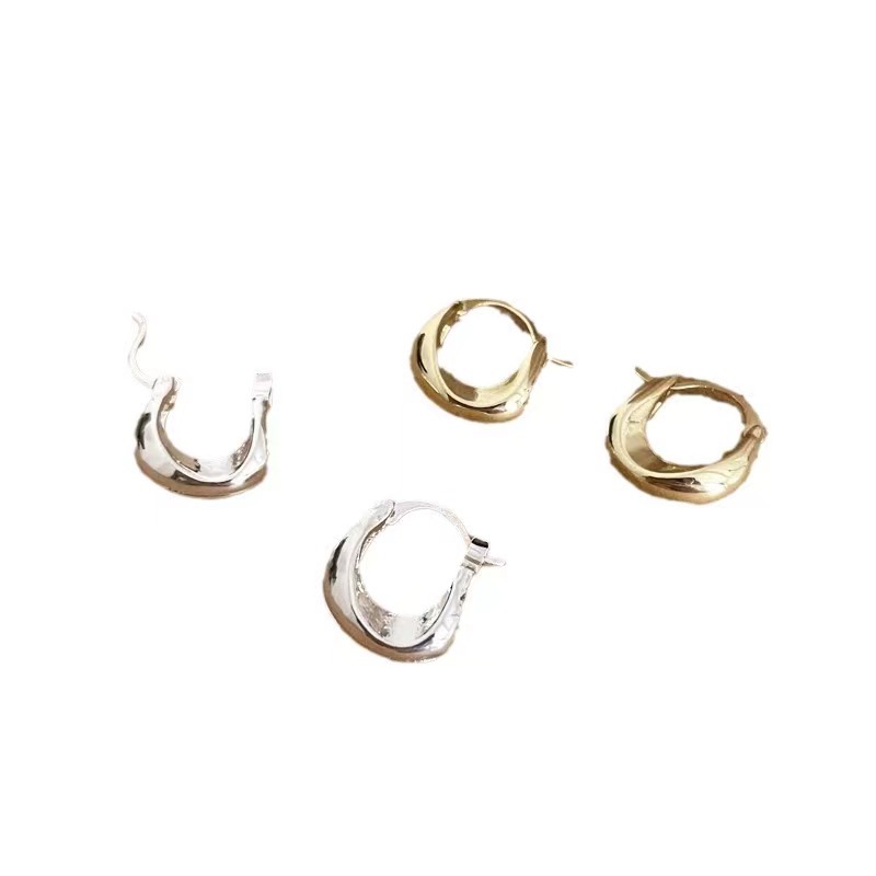Silver ear rings with U-shaped design, small ear buckles, new best-selling earrings for girls in 2025, high-end and simple Hong Kong-style earrings Item Picture