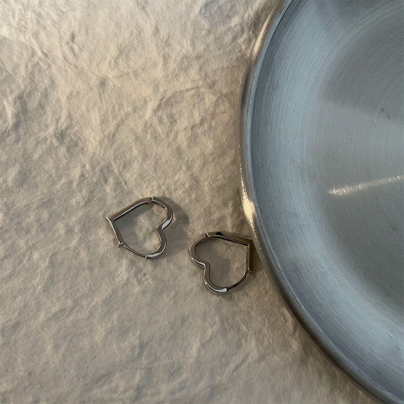 Korean-style simple hollowed-out heart-shaped ear loops, new trendy ins style, cool and sweet, versatile ear loops for daily use wholesale Specification drawing