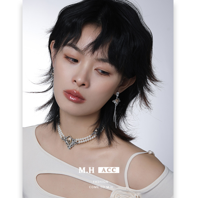 Personalized and creative skull earrings with a niche and high-end feel, European and American ins style collarbone chain, unique hip-hop style necklace for women details Picture