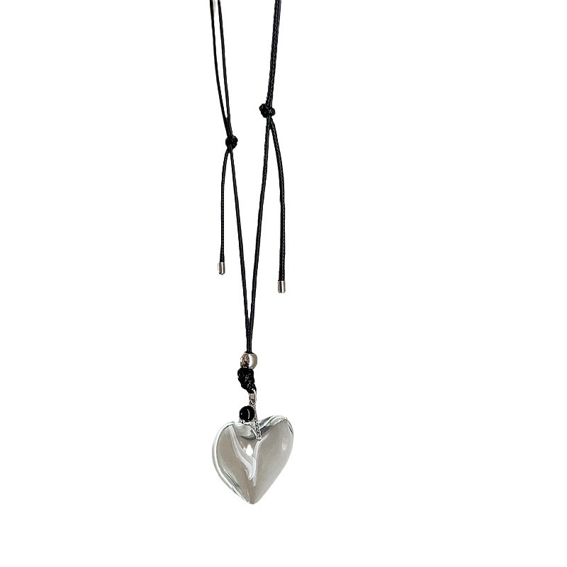 Transparent resin large heart-shaped pendant necklace for women, Korean niche design sense, pull-out leather neck chain collarbone chain for women Item Picture