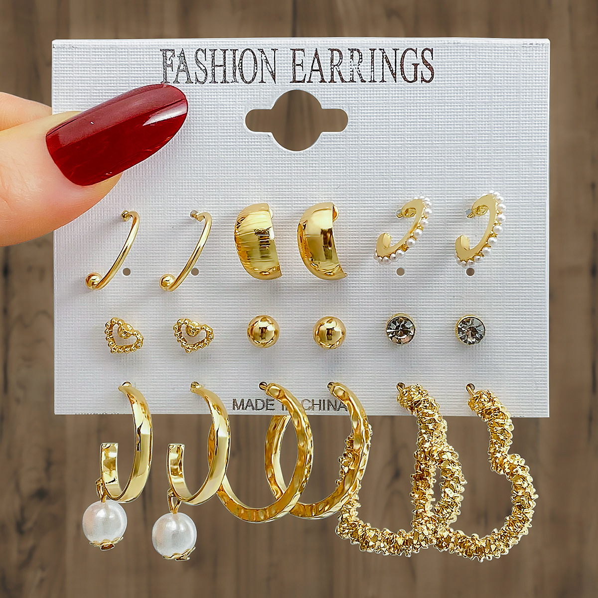 European and American cross-border bestseller heart-shaped stud earrings, pearl women's earrings, creative French retro gold ear ring set full figure