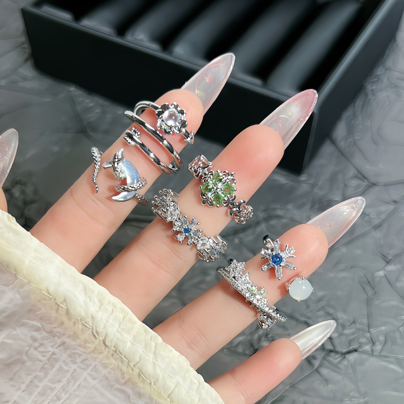 Sweet and cool Korean-style flower-inlaid zircon fashion open ring, a niche design for women, versatile and elegant, light luxury ring full figure