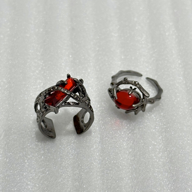 Dark black style red zircon geometric open ring, women's fashion, irregular hollowed-out texture, cool and unique food ring Specification drawing