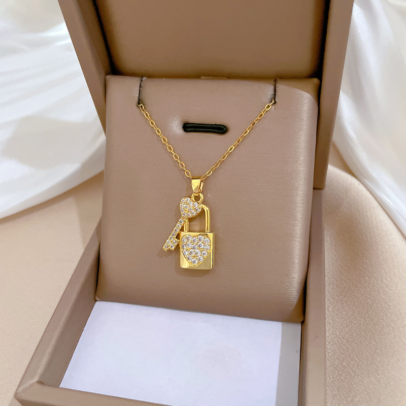 【 Titanium Steel 】 Key heart lock, light luxury and elegant, full diamond necklace, versatile collarbone chain, titanium steel chain for women Specification drawing