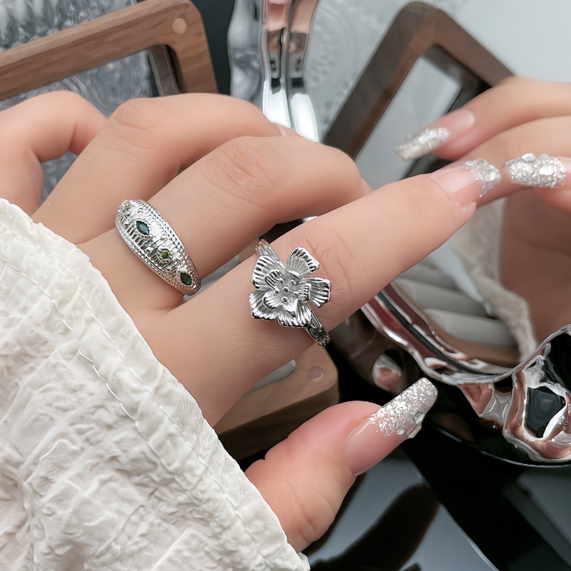 Retro French light luxury imitation colored gemstone brushed fashionable flower opening ring, a simple and elegant food ring for women with a sense of high-end details Picture