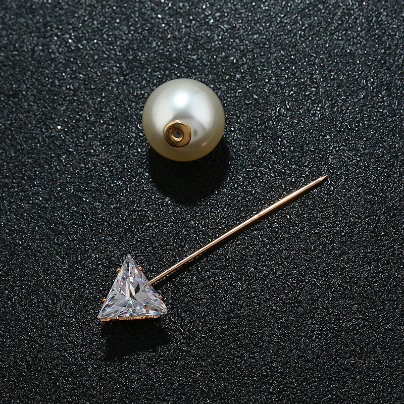 Korean trendy bestseller geometric brooch, versatile in style, water diamond round triangle one-line pearl accessory, suitable for both men and women details Picture