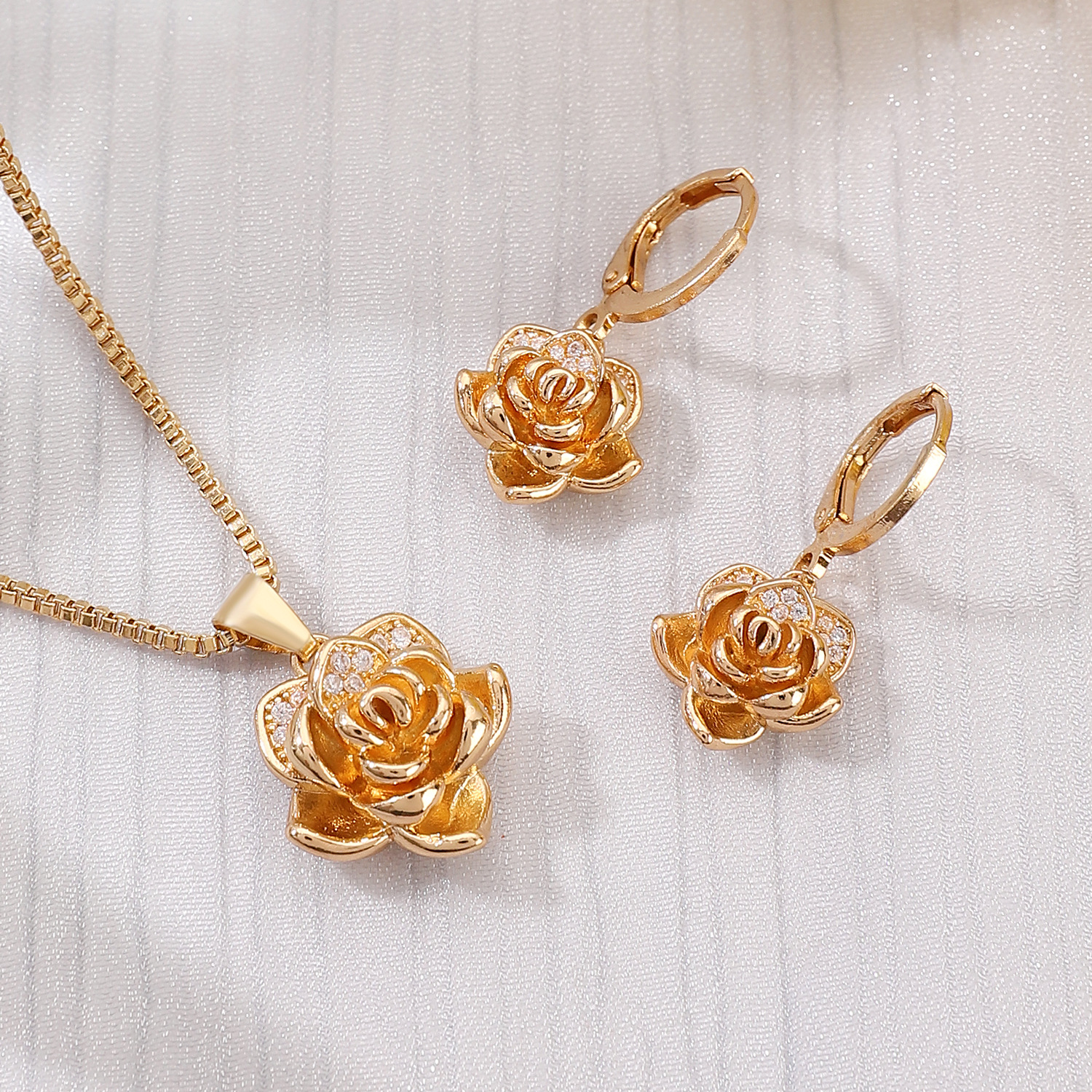 European and American ins rose earring necklace set for women, retro, fashionable, high-end and light luxury diamond-encrusted flower jewelry Specification drawing