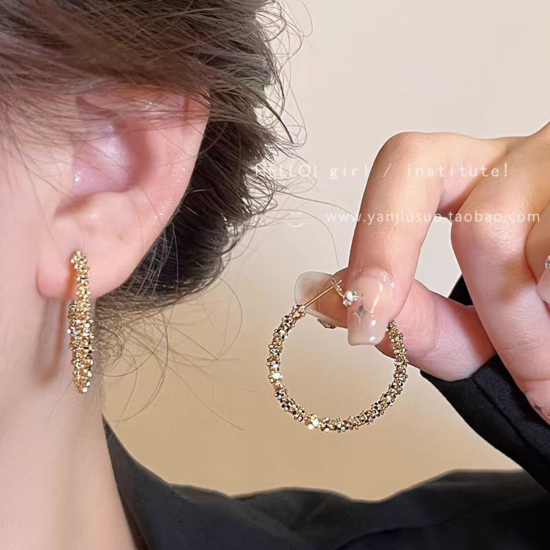 Silver ring earrings for women 2025 New bestseller, high-end and elegant circular earrings, exaggerated large ear rings from Europe and America Specification drawing