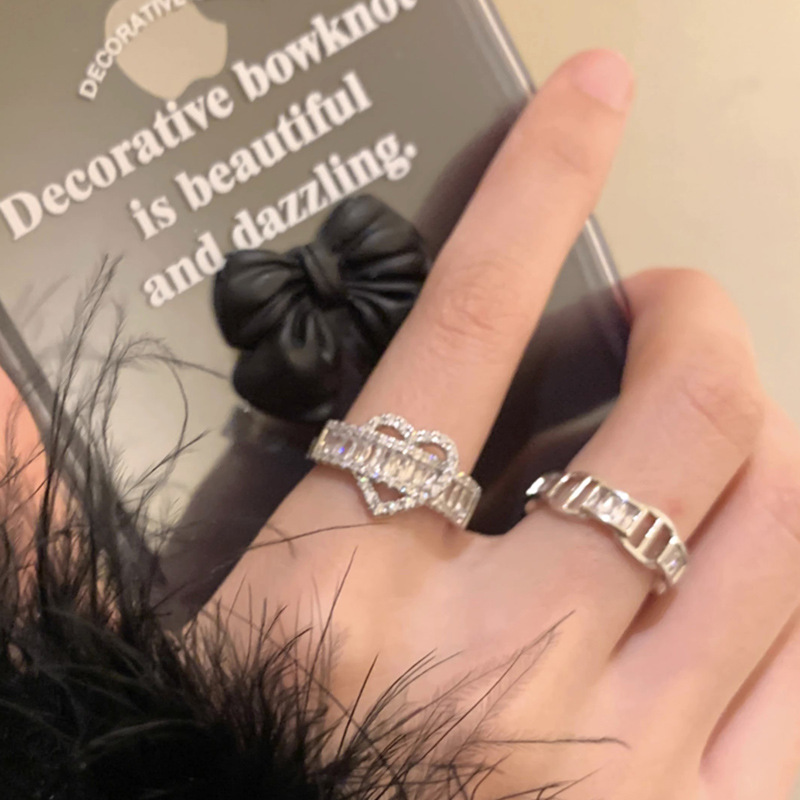 Sweet and cool style heart-shaped zircon open ring, a niche design for women, a light luxury niche design, an ins fashion and personality ring details Picture