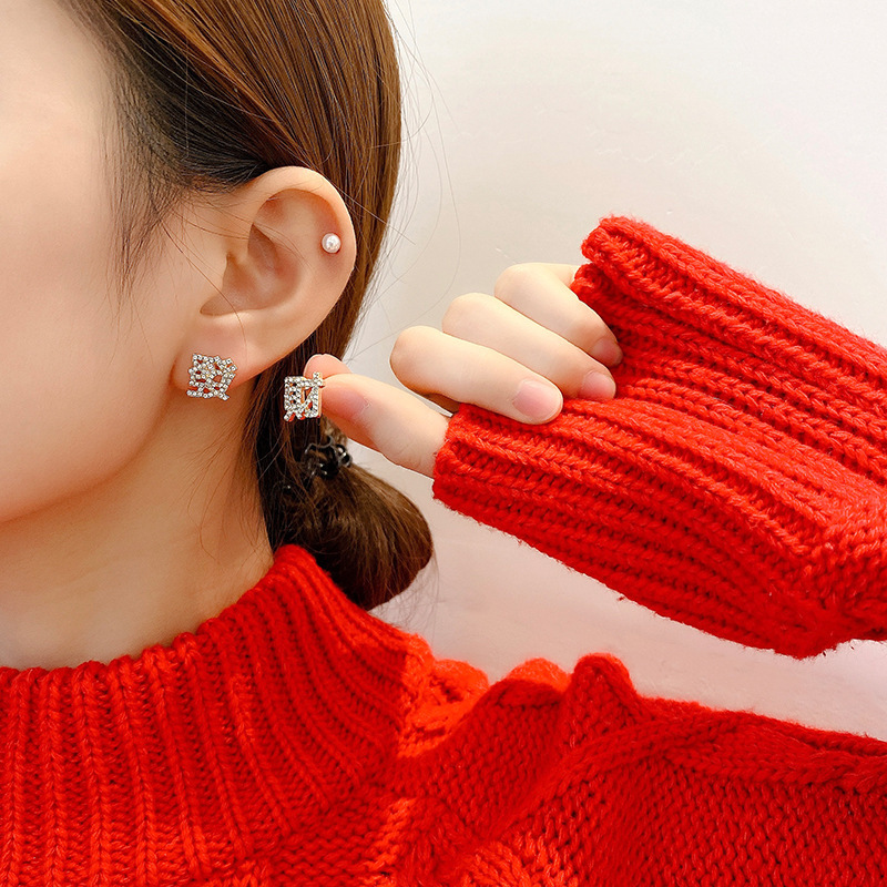 "Instant Wealth Earrings, Congratulations and Prosperity Earrings, 2025 New trendy internet-famous earrings, New Year's Date? Theme wealth-attracting earrings. full figure
