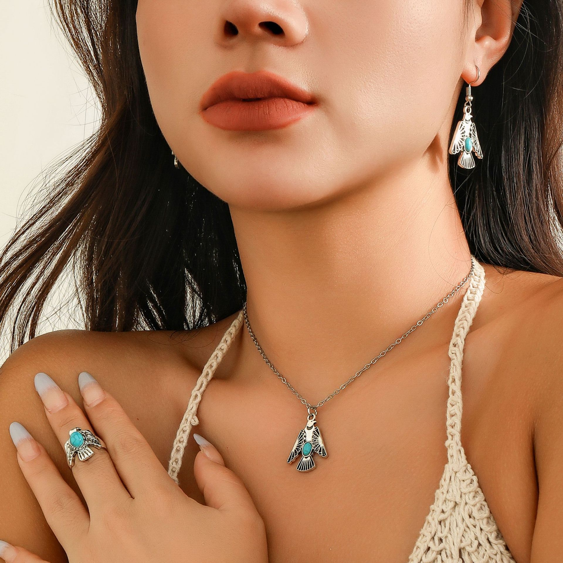 European and American cross-border jewelry, angel pendant, retro necklace, women's niche design, rhindiamond, versatile necklace Specification drawing