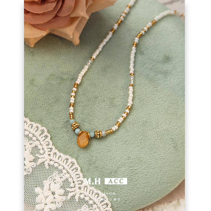 ins Fresh Huang Dongling Rice Bead Necklace Wholesale, niche design, sweet girl style collarbone chain, fashionable and trendy pendant full figure