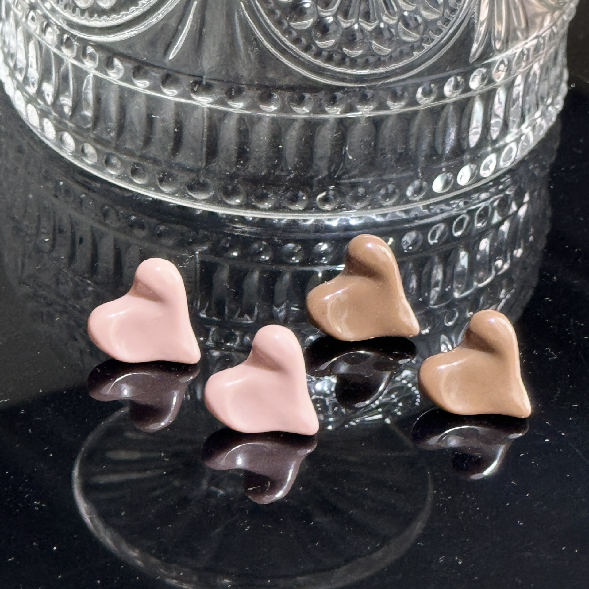Solid color irregular heart-shaped stud earrings, sweet and girlish, simple and versatile earrings for women, ins trend, 2025 new style full figure