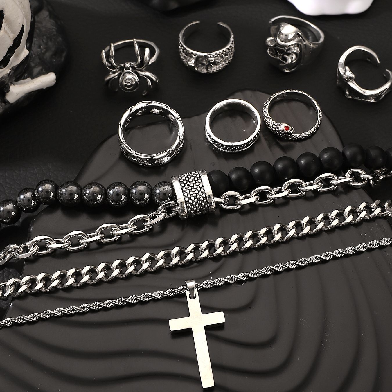 European and American cross-border fashion men's jewelry set, spider bat skull ring, beaded bracelet, men's stainless steel necklace Application Scenario