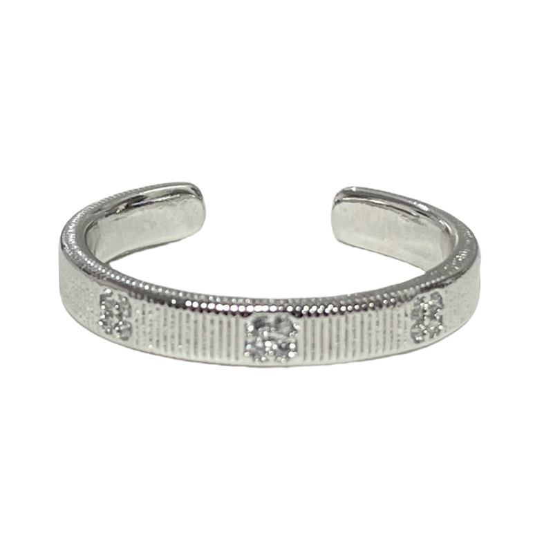 A simple and elegant circular fashion ring with a fine ring and slight inlay, adjustable for women, versatile for commuting, personalized couple rings, and a niche accessory Item Picture