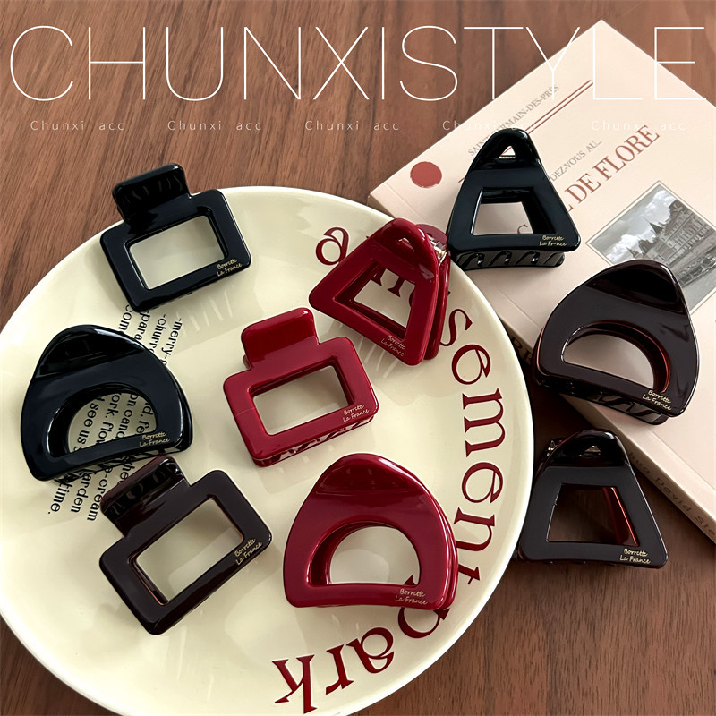 2024 New thickened high ponytail medium size grab clip with gold logo letter octopus high-end look, hair grab shark clip for women full figure