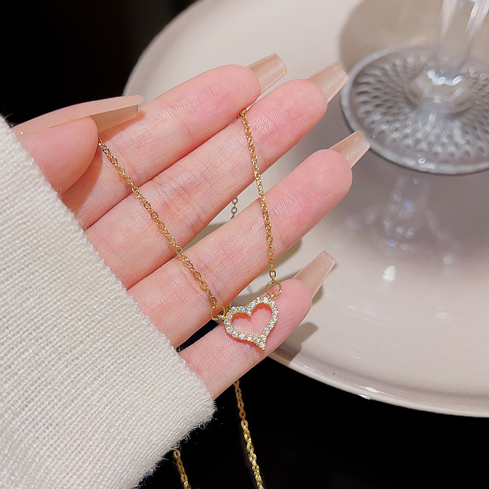 Temperament and heart titanium steel necklace, light luxury and niche design sense collarbone chain, 2024 new style bestseller necklace accessory wholesale full figure