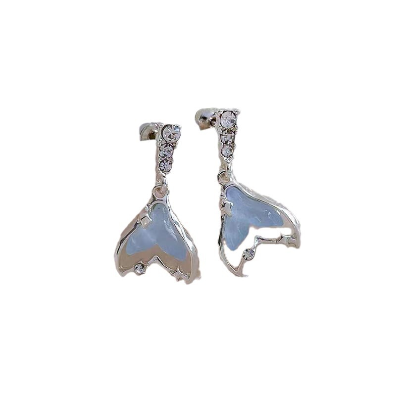 Sparkling diamond fishtail stud earrings, a unique and niche design for women, a new bestseller in 2025, high-end earrings Item Picture