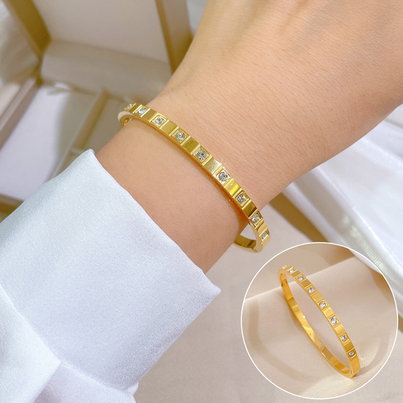 【 All-titanium Steel 】 European and American INS style full diamond titanium steel bracelet, minimalist cross-border retro fashionable stainless steel jewelry details Picture