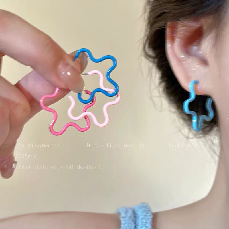 Blue gradient small flower drop glaze earrings for women, summer sweet and girlish heart stud earrings, dopamine, niche exquisite earrings full figure