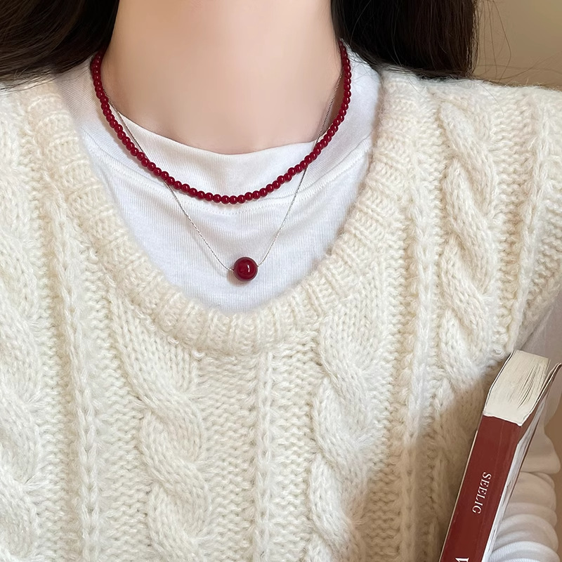 New Chinese-style Ankela red beaded necklace, snake bone chain, women's niche, elegant and fashionable neckchain, collarbone chain Application Scenario