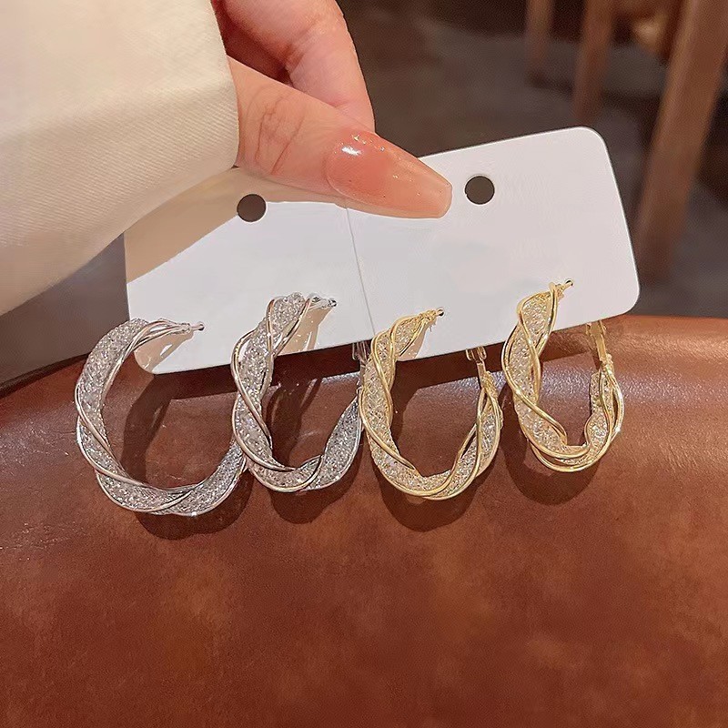 High-end, light luxury circle earrings, metal super shiny ear rings, niche design sense, European and American ins cold style earrings for women full figure