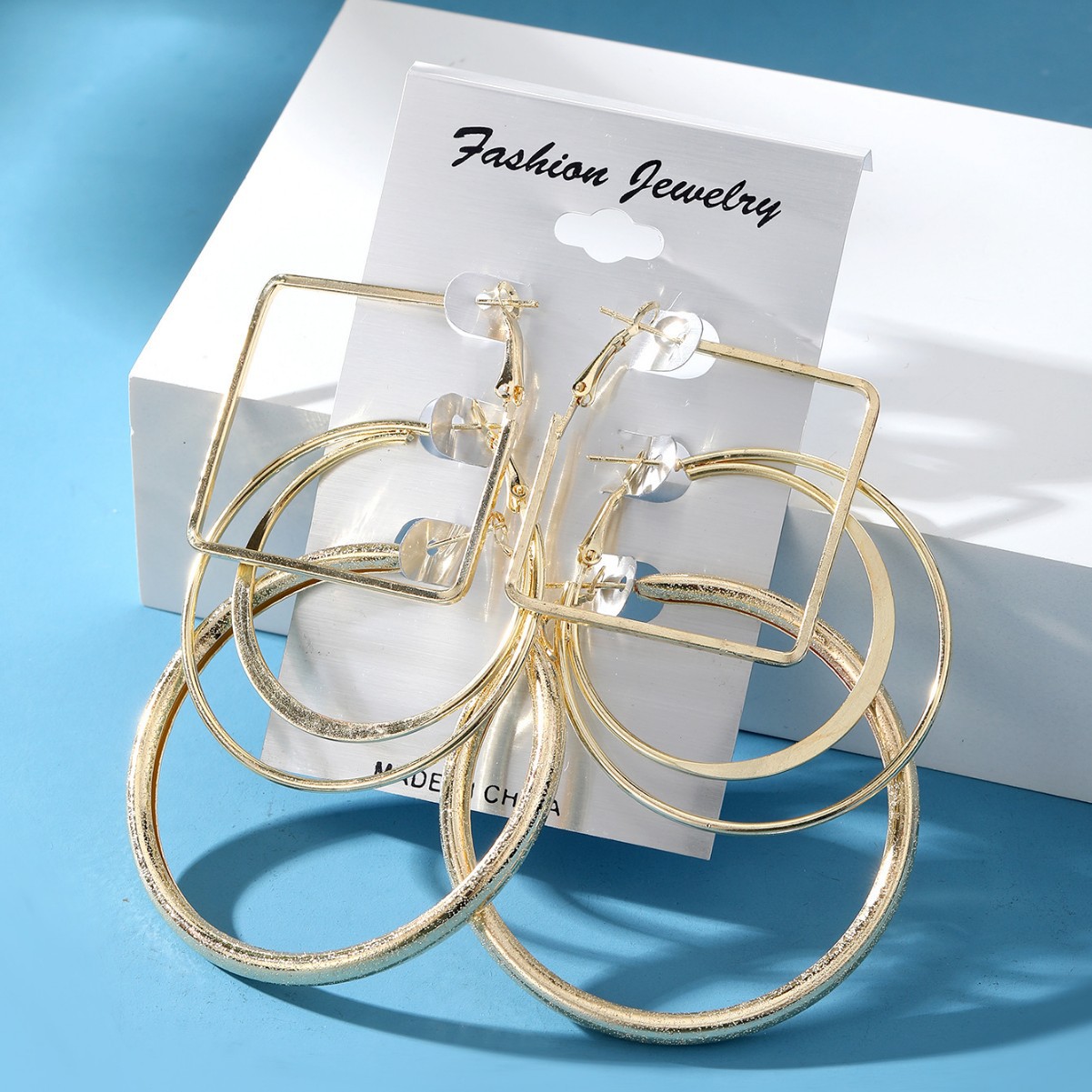 A 3-piece set of geometric round earrings, ear rings and earrings with a unique, exaggerated and high-end feel, which are popular cross-border products from Europe and America details Picture