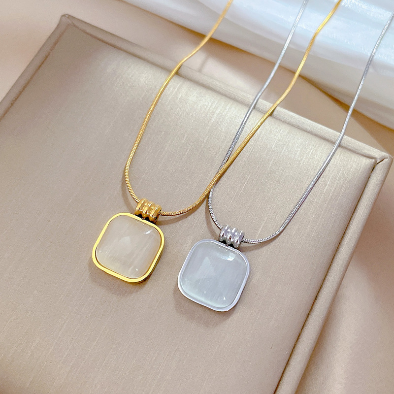 【 All-titanium Steel 】 Square cat's eye stone minimalist style furnace, real gold necklace, female Instagram influencer collarbone chain accessory Application Scenario