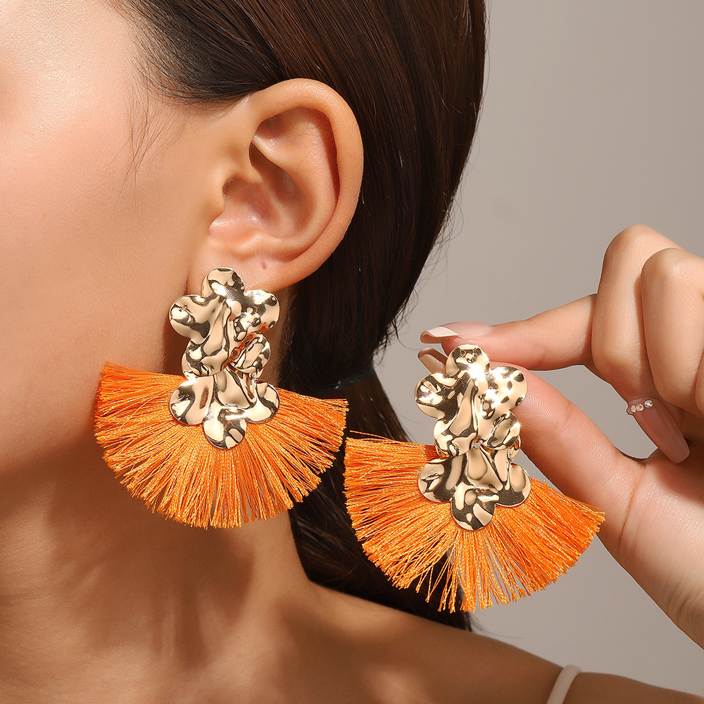 Cross-border fan-shaped tassel earrings for women, European and American retro niche design alloy flower earrings, exaggerated earrings wholesale details Picture