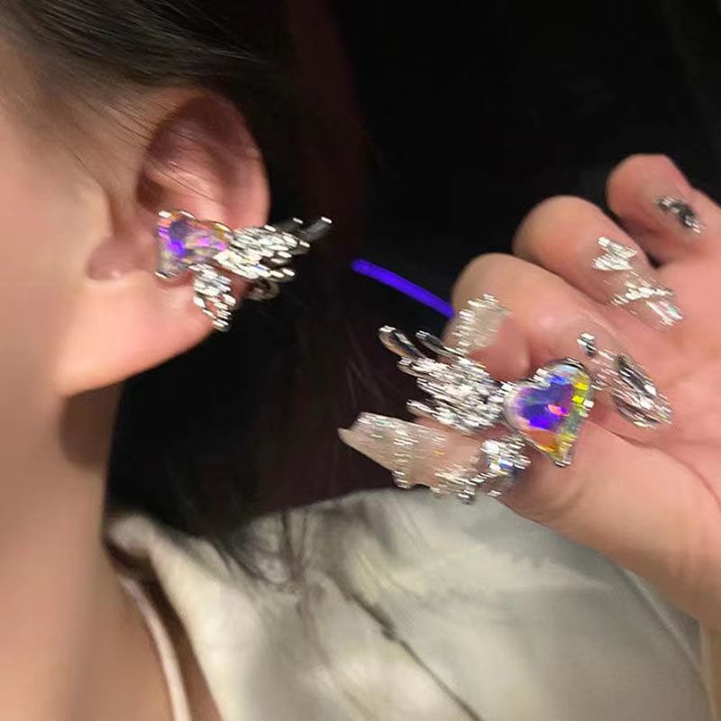 Aurora Iridic heart-shaped wing ear clips for women, light luxury and niche style, diamond-encrusted angel elf ear bone clips, no ear holes full figure