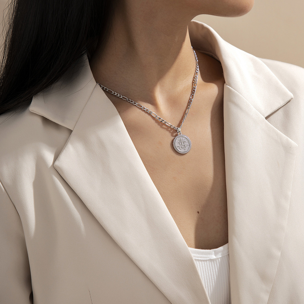 European and American cross-border jewelry, simple single-layer chain necklace, women's retro style, round alloy pendant necklace details Picture