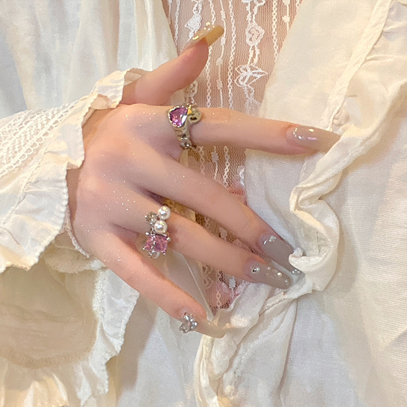 Korean-style metal liquefied girl pink heart-shaped zircon chain opening cold style ring, fashionable and versatile details Picture