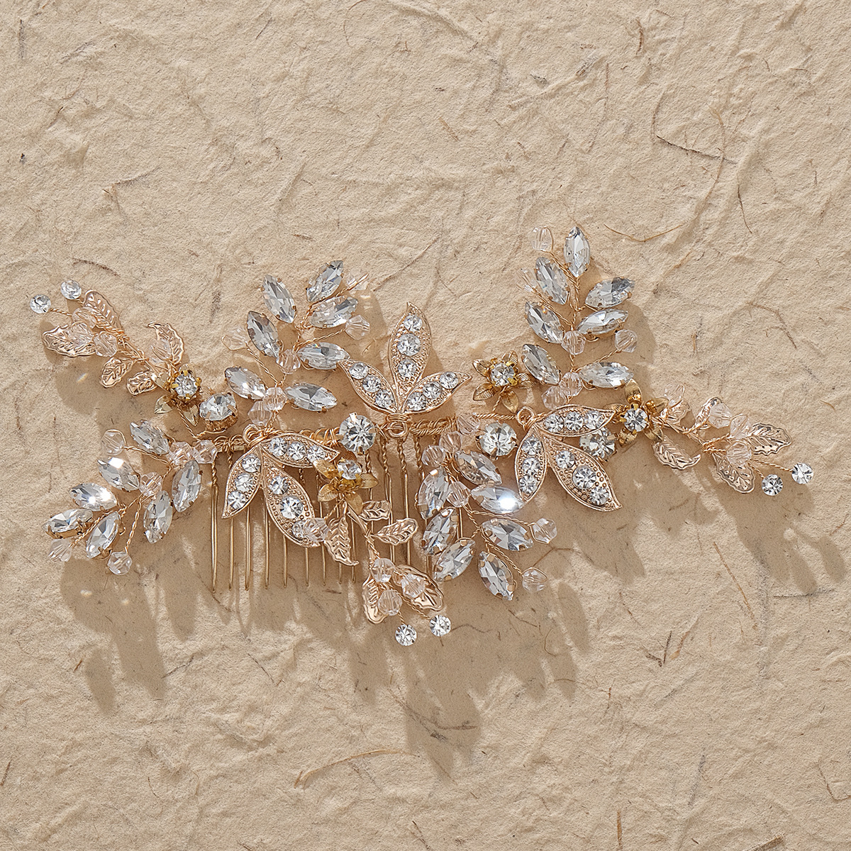 New Chinese-style ancient-style alloy hair accessory, bride's hair comb, wedding coil, headwear, high-end feel, golden handcrafted water diamond insert comb details Picture
