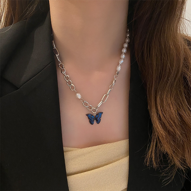 Butterfly pearl necklace, a niche design for women, fashionable and individual hip-hop collarbone chain, an Instagram cold style accessory details Picture
